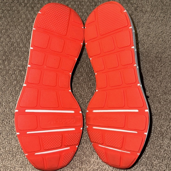 Adidas SWIFT RUN J 'BLACK SOLAR RED' - Picture 6 of 11